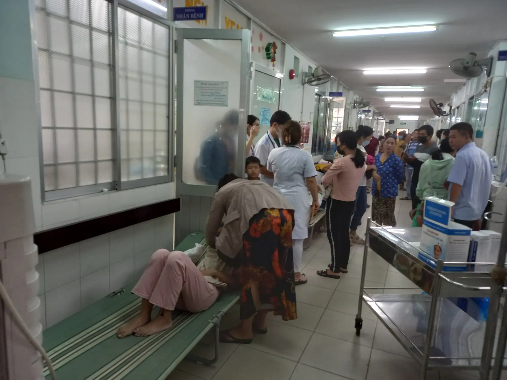 257 học sinh một trường ở Nha Trang nhập viện: Một em lớp 1 không qua khỏi