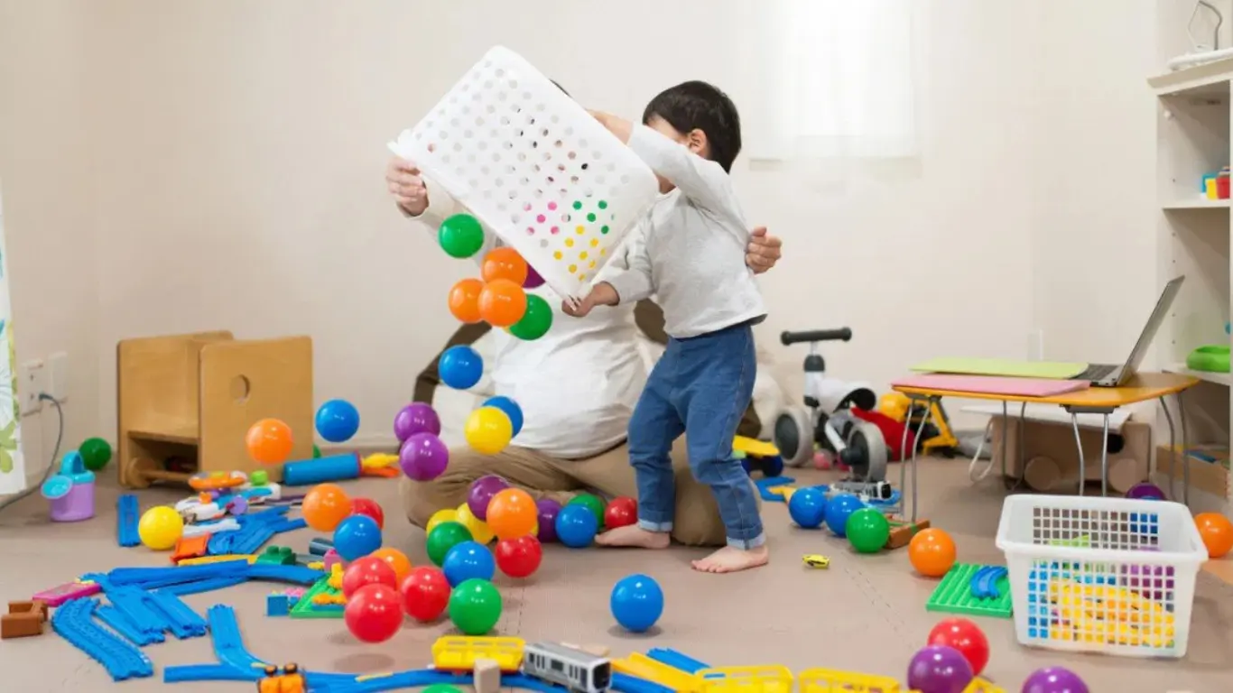 7 mẹo dạy trẻ tự giác dọn dẹp đồ chơi giúp mẹ bớt vất vả